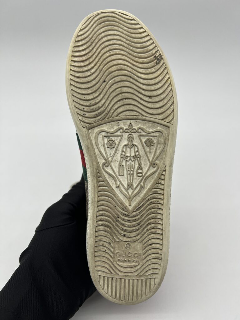 Gucci Ace Sneakers GG Supreme Bee