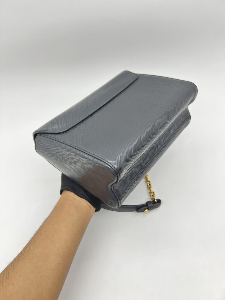 Louis Vuitton Twist MM Epi Noir GHW