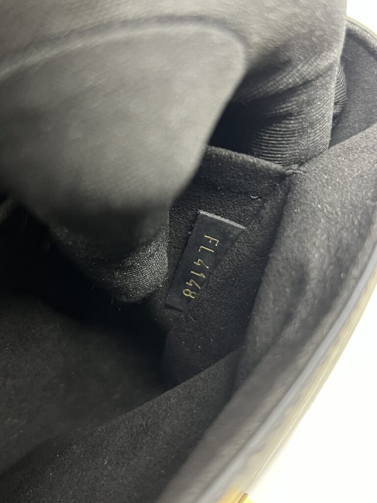 Louis Vuitton Twist MM Epi Noir GHW