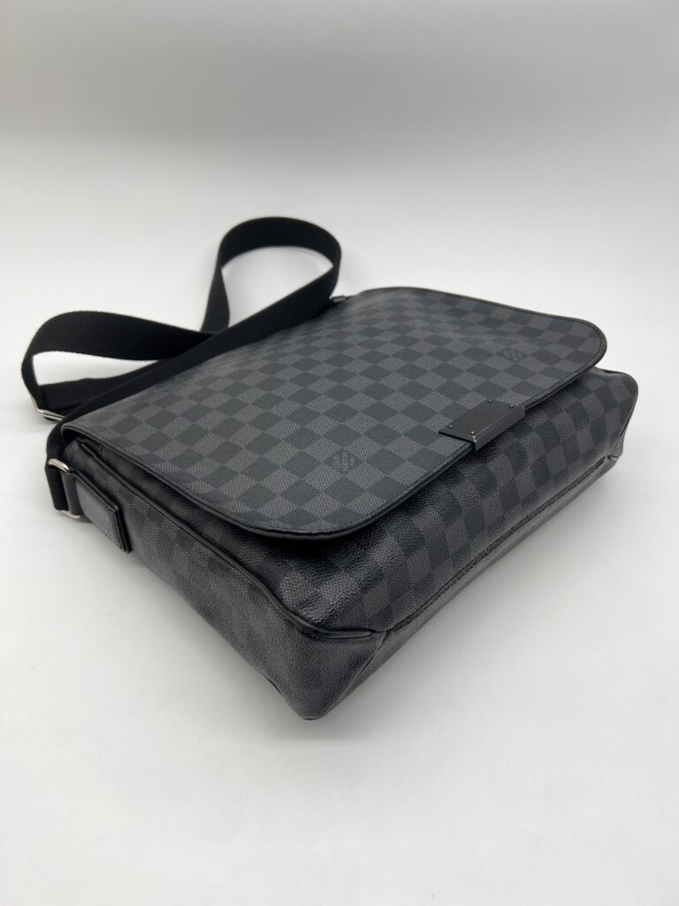 Louis Vuitton District Messenger Damier Graphite SHW