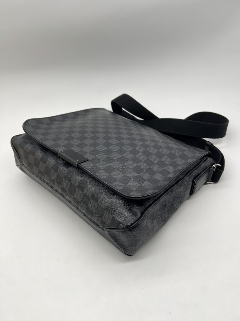 Louis Vuitton District Messenger Damier Graphite SHW