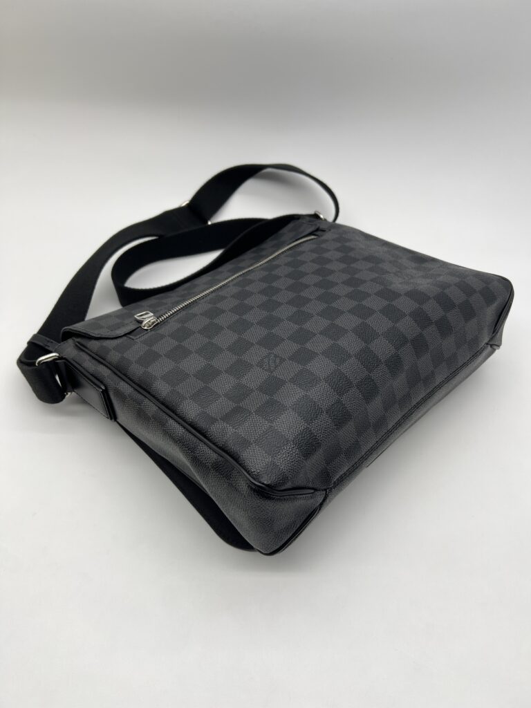 Louis Vuitton District Messenger Damier Graphite SHW