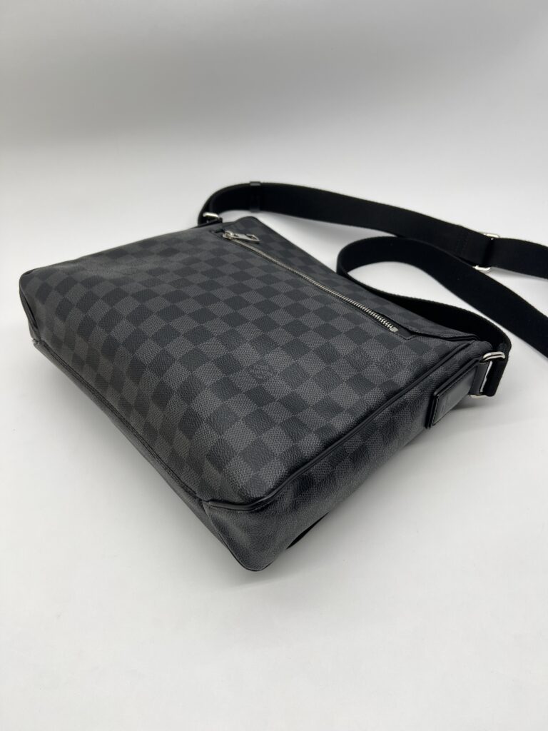 Louis Vuitton District Messenger Damier Graphite SHW