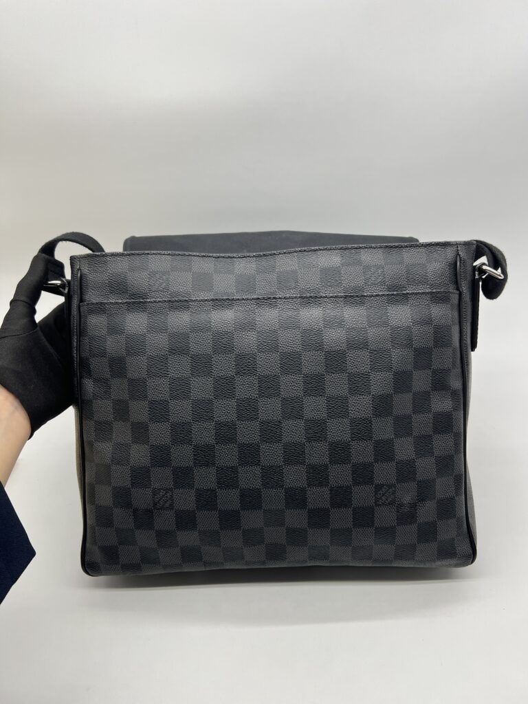 Louis Vuitton District Messenger Damier Graphite SHW
