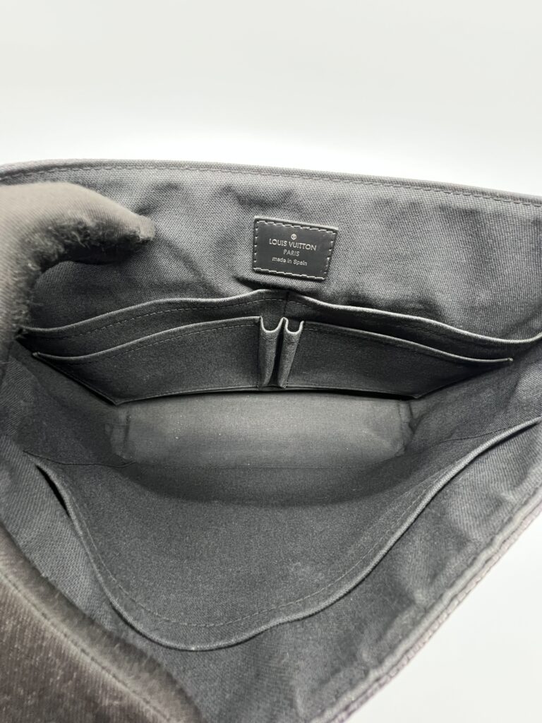 Louis Vuitton District Messenger Damier Graphite SHW