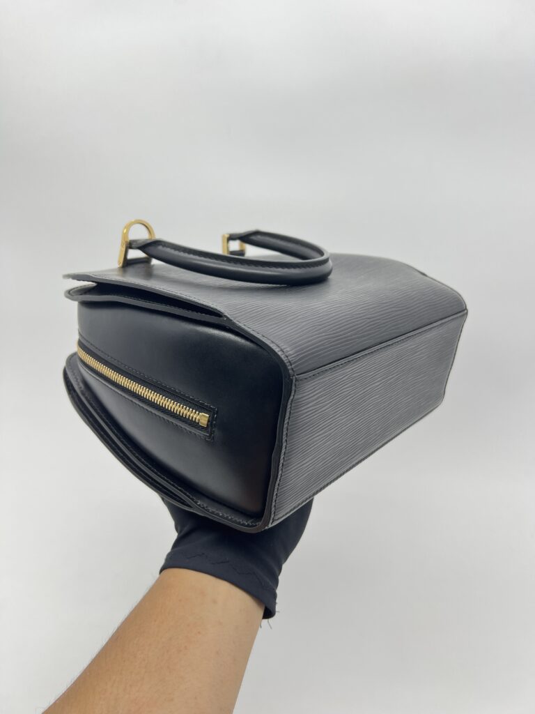 Louis Vuitton Pont Neuf Epi Black GHW
