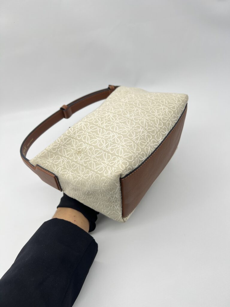 Cubi Small Anagram Brown White