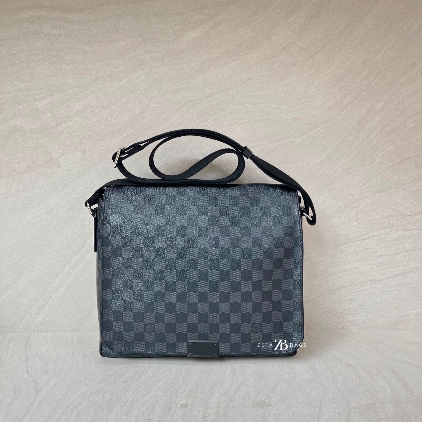 Louis Vuitton District Messenger Damier Graphite SHW