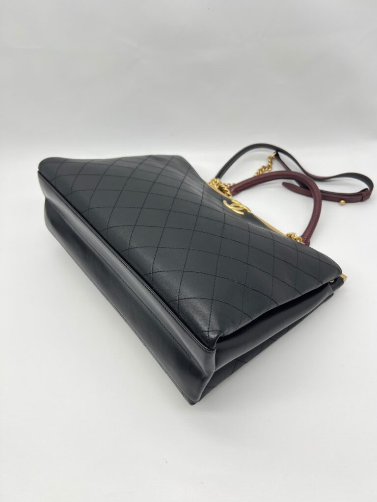 Coco Luxe Large Black GHW