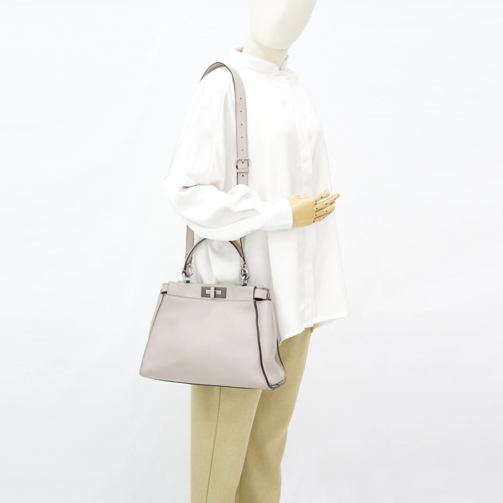 Fendi Peekaboo Medium Nappa Shiny Satchel Grigio Polvere