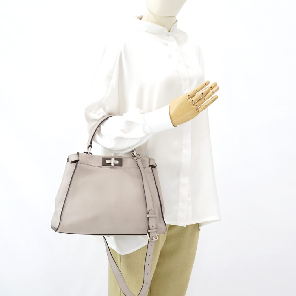 Fendi Peekaboo Medium Nappa Shiny Satchel Grigio Polvere
