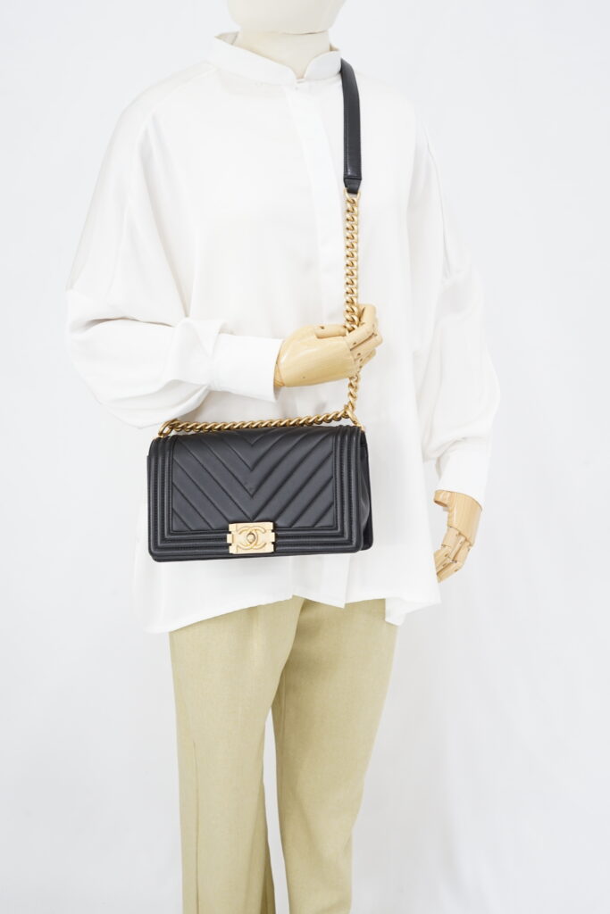 Chanel Boy 25 Chevron Black GHW