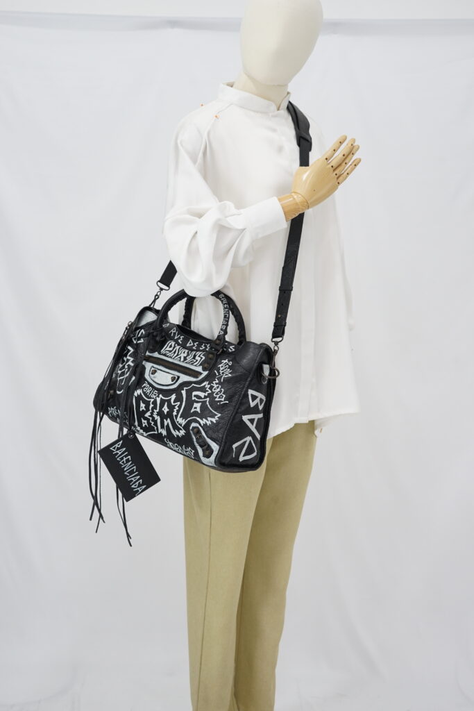 Balenciaga Reguler Classic City Graffiti Black White