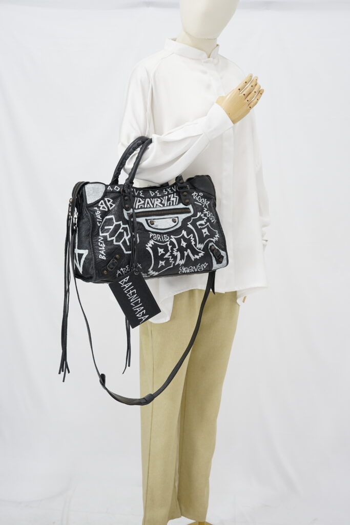 Balenciaga Reguler Classic City Graffiti Black White