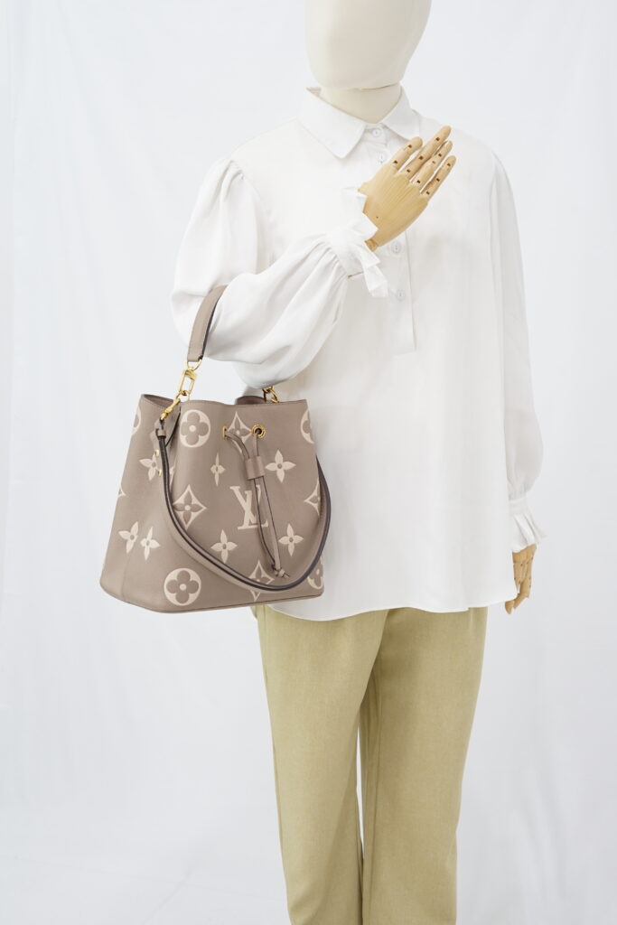 Louis Vuitton NeoNoe MM Monogram Empreinte Giant Tourterelle Crème GHW