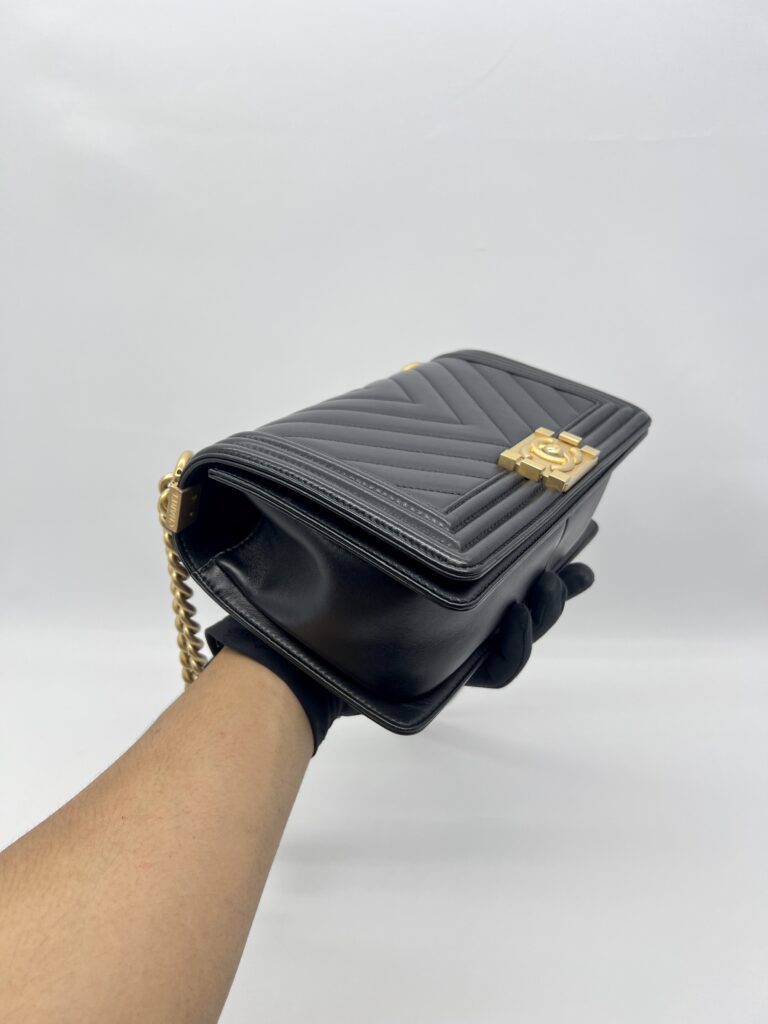 Chanel Boy 25 Chevron Black GHW