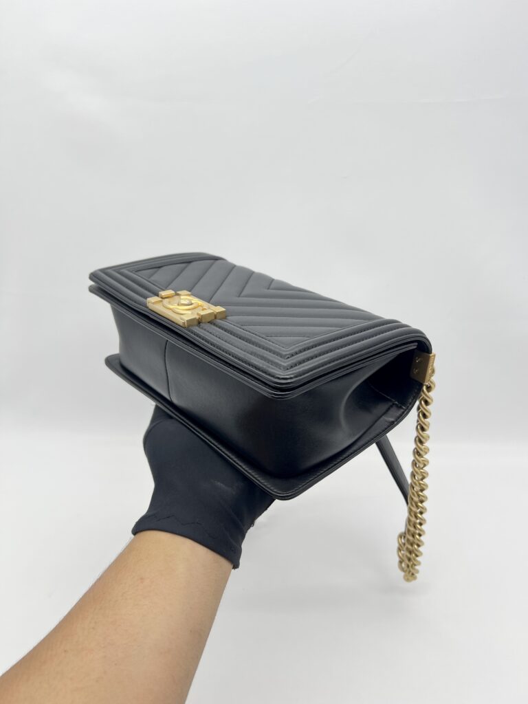 Chanel Boy 25 Chevron Black GHW