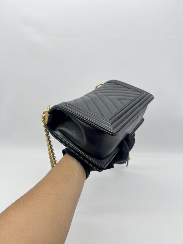 Chanel Boy 25 Chevron Black GHW