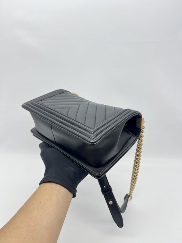 Chanel Boy 25 Chevron Black GHW