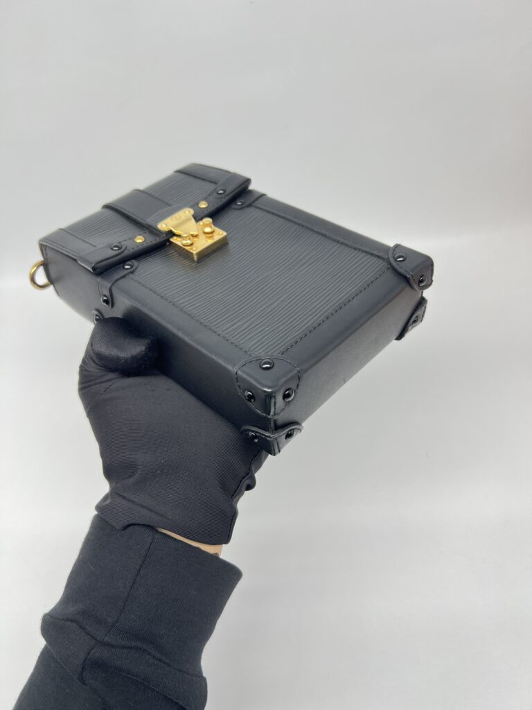 Louis Vuitton Pochette Trunk Verticale Epi Black GHW