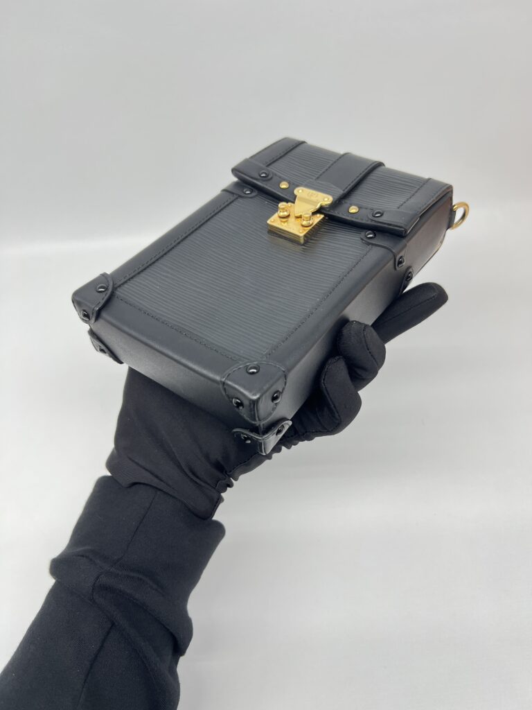 Louis Vuitton Pochette Trunk Verticale Epi Black GHW