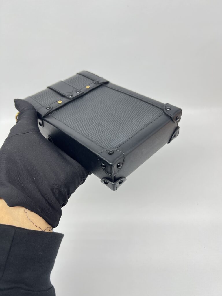 Louis Vuitton Pochette Trunk Verticale Epi Black GHW