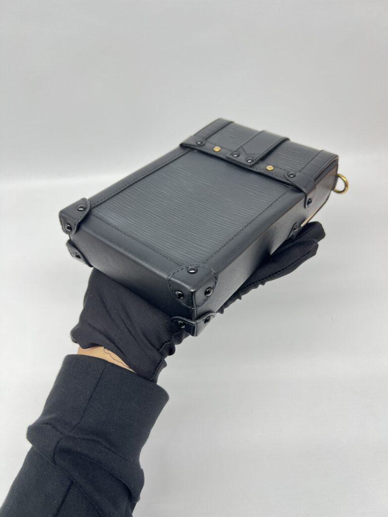 Louis Vuitton Pochette Trunk Verticale Epi Black GHW