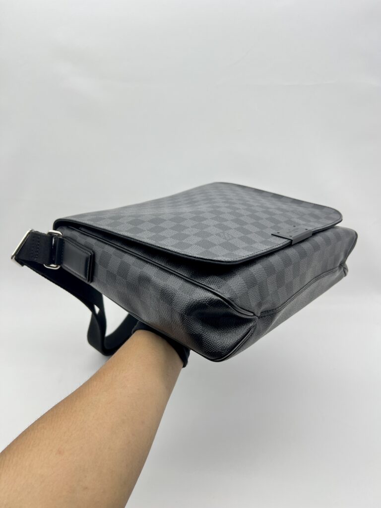 Louis Vuitton District Messenger Damier Graphite SHW