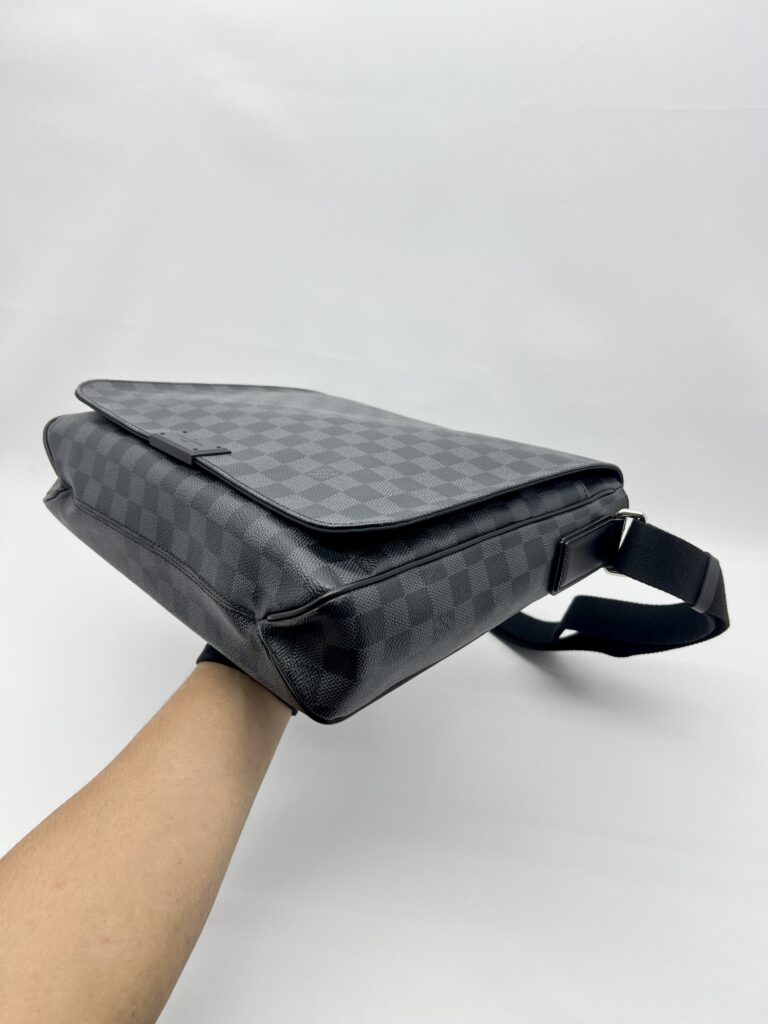 Louis Vuitton District Messenger Damier Graphite SHW