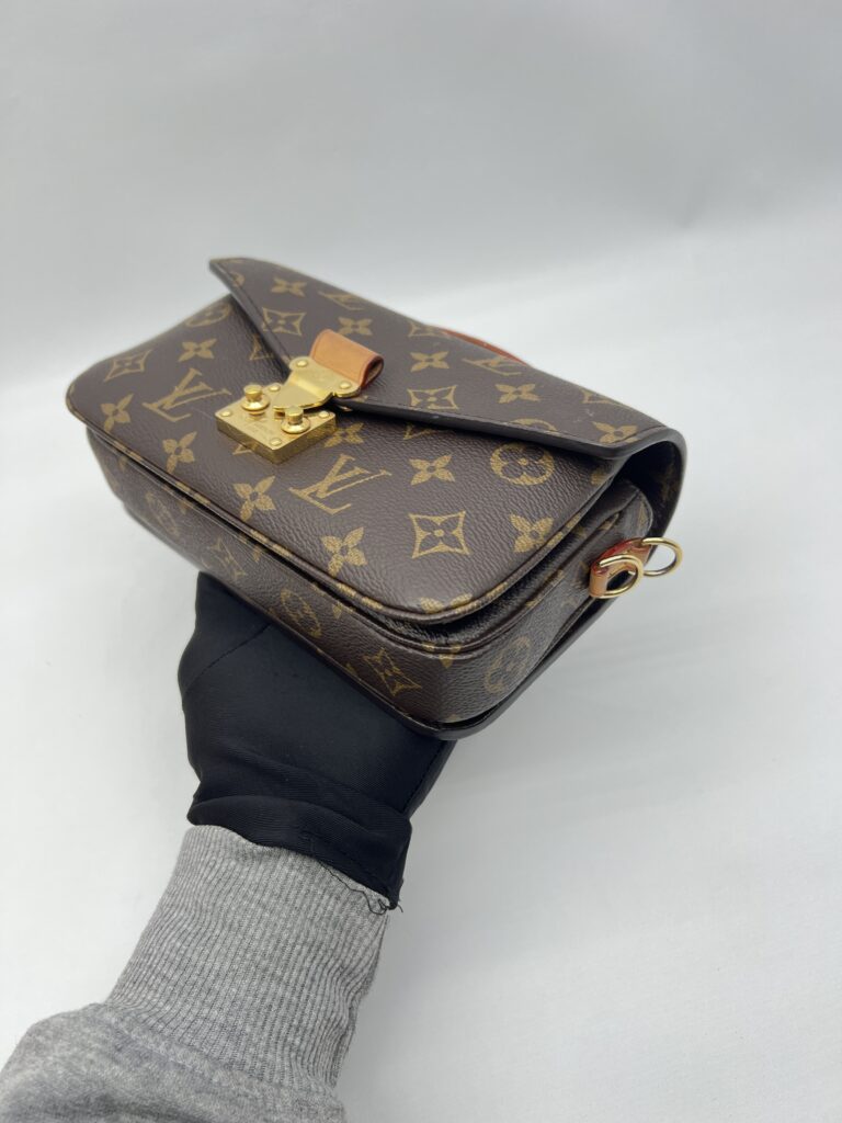Louis Vuitton Metis East West Monogram GHW