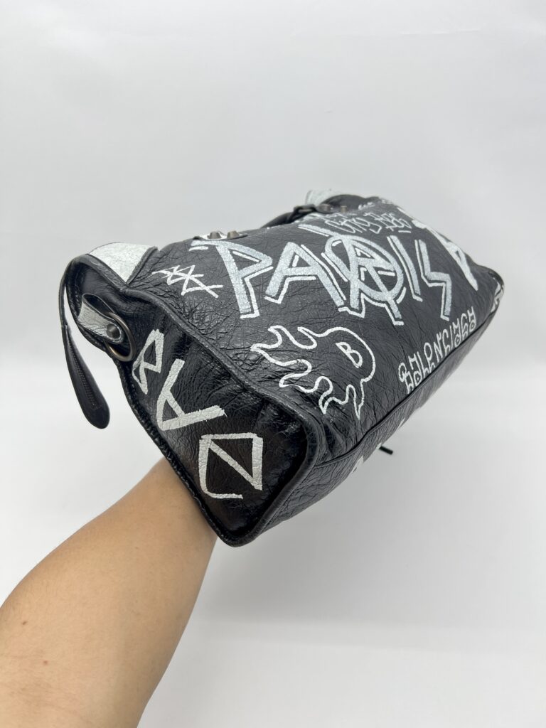 Balenciaga Reguler Classic City Graffiti Black White