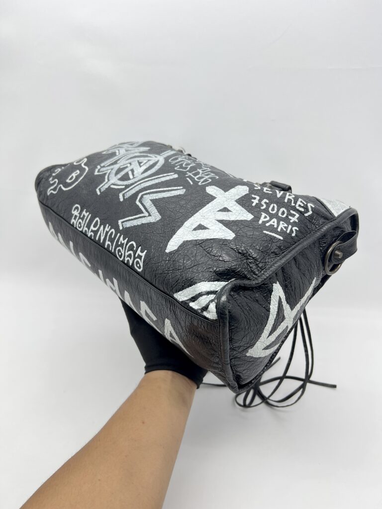 Balenciaga Reguler Classic City Graffiti Black White