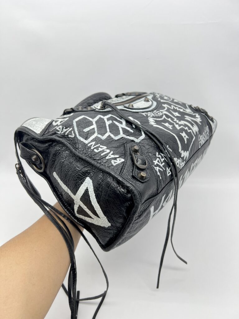 Balenciaga Reguler Classic City Graffiti Black White
