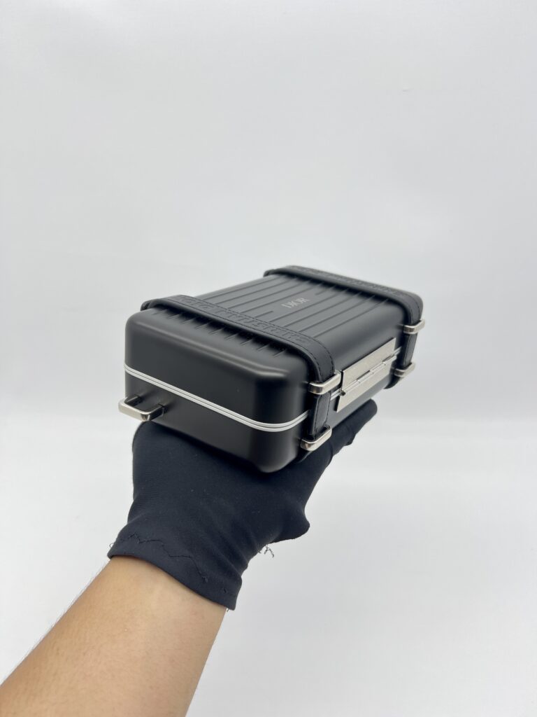 Dior Amenity Kit Aluminium Black SHW