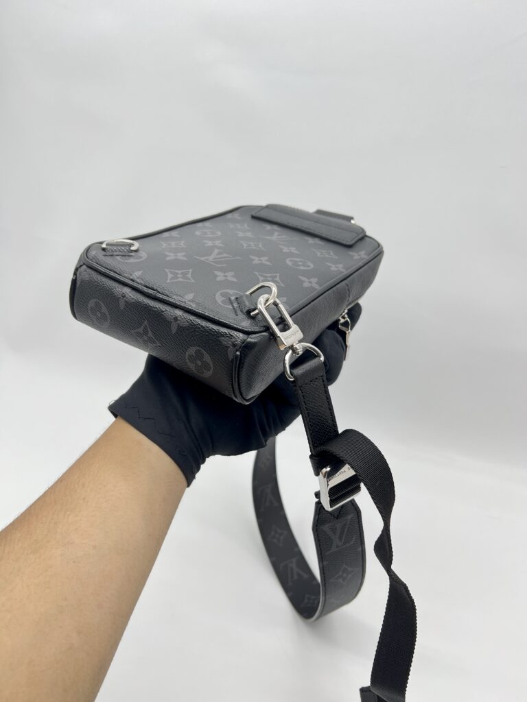 Louis Vuitton Outdoor Slingbag Taigarama Noir Monogram Eclipse SHW