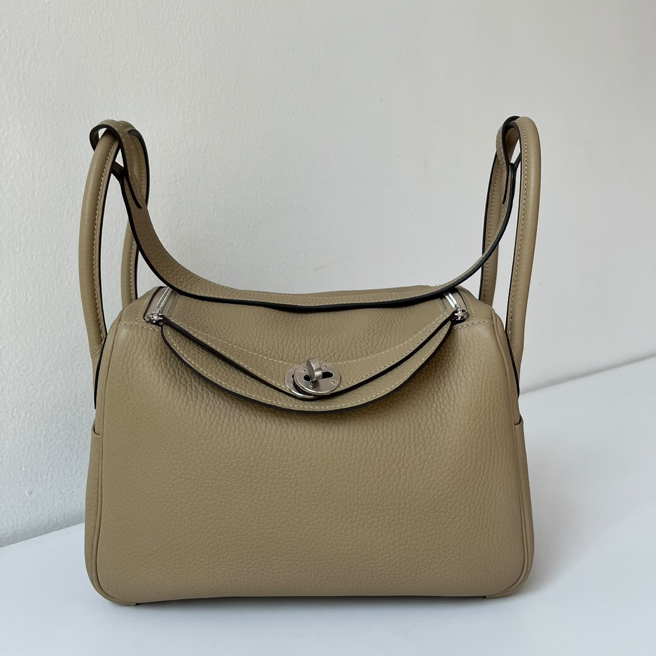 Hermes Lindy 26 Trench Clemence Palladium Hardware