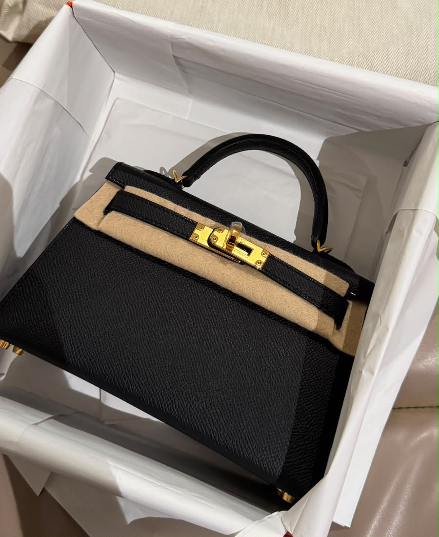 Hermes Kelly 20 Black Epsom Gold Hardware