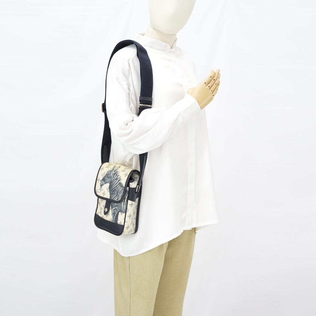 Louis Vuitton Savane Monogram Zebra Chapman White SHW