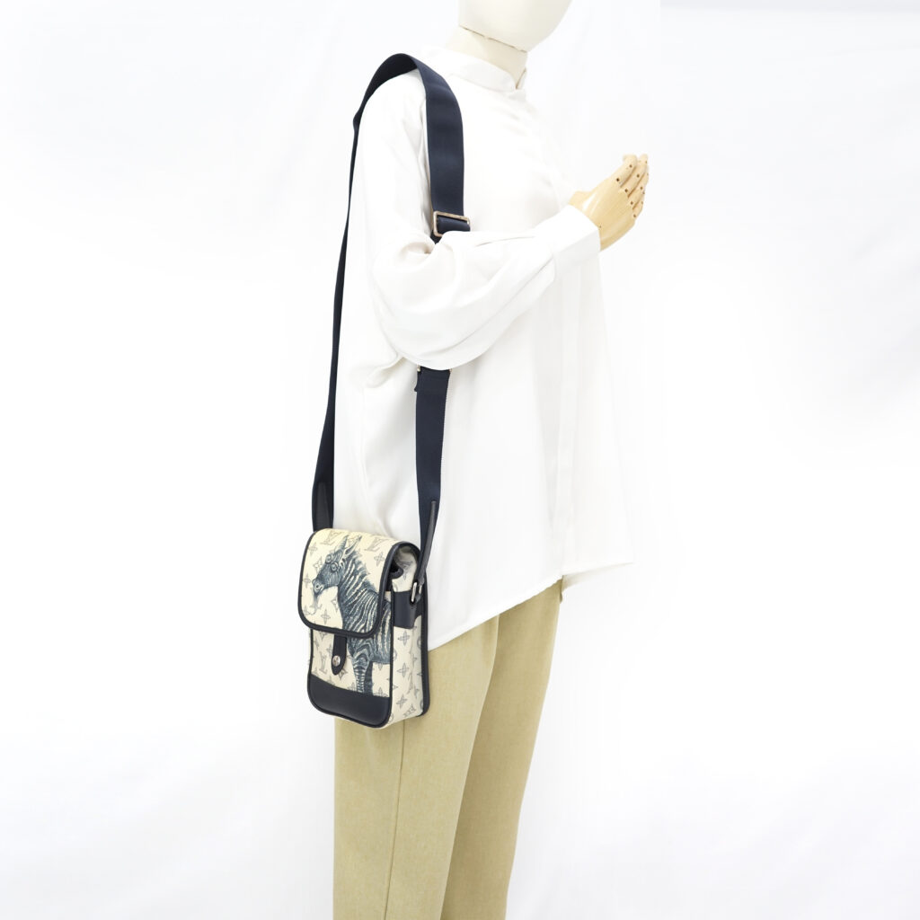 Louis Vuitton Savane Monogram Zebra Chapman White SHW