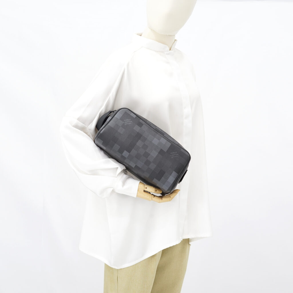 Louis Vuitton Dopp Kit Damoflage Black