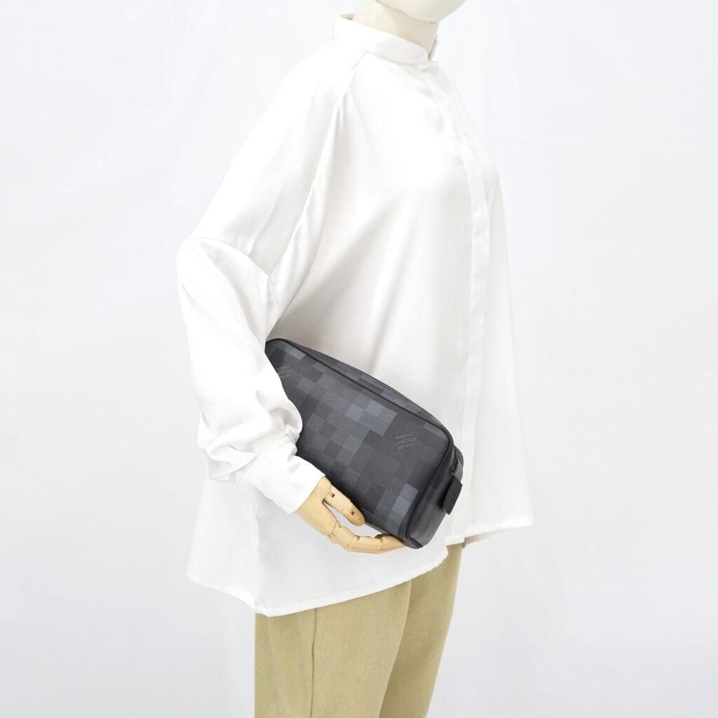 Louis Vuitton Dopp Kit Damoflage Black