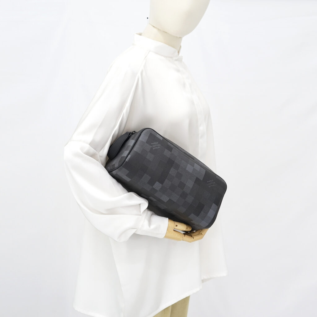 Louis Vuitton Dopp Kit Damoflage Black