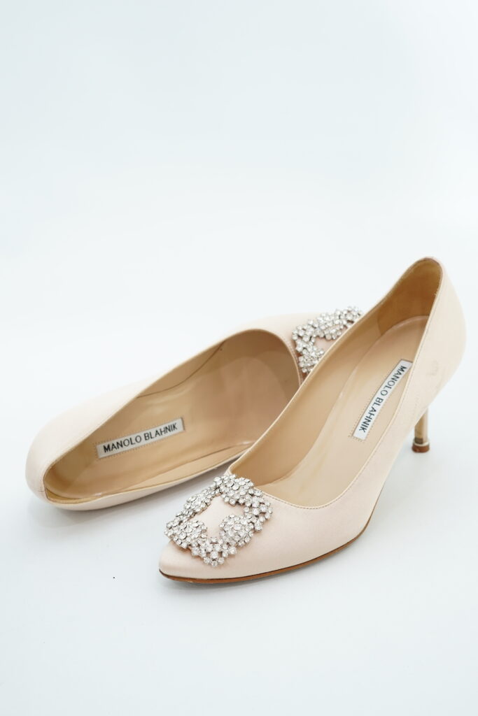 Monolo Blahnik Hangisi Satin Nude