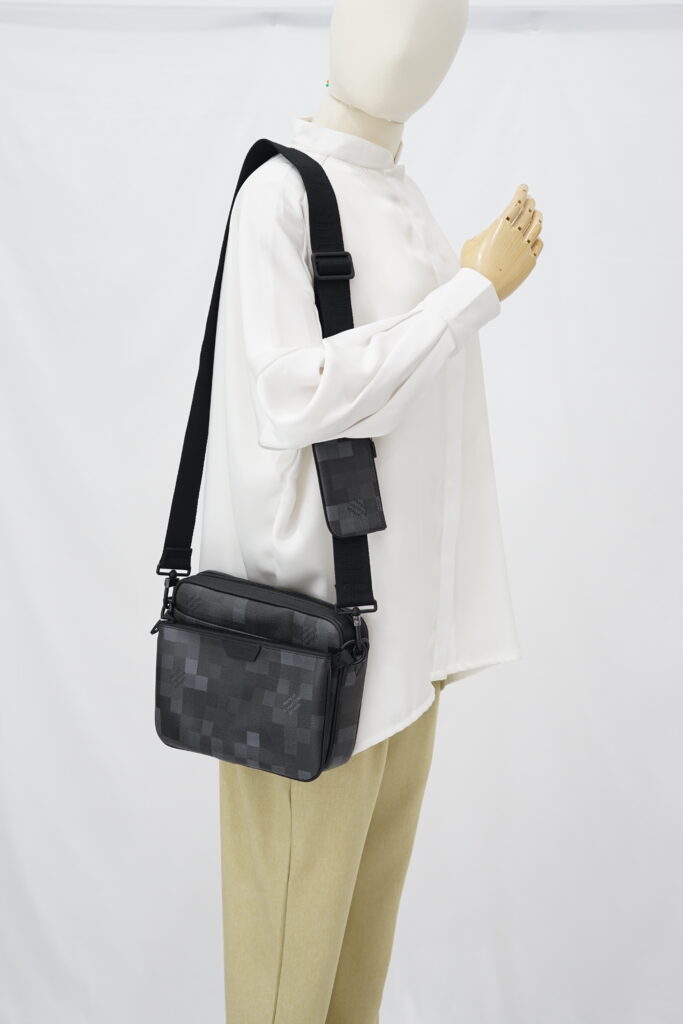Louis Vuitton Trio Messenger Damoflage Black