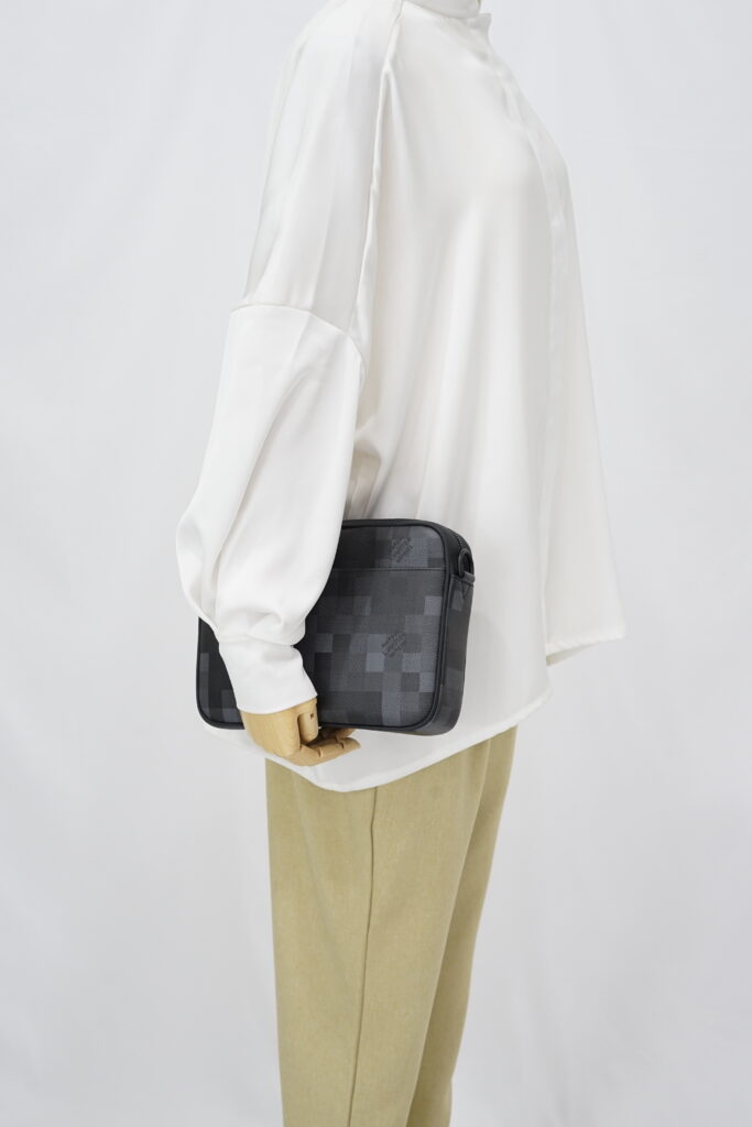 Louis Vuitton Trio Messenger Damoflage Black