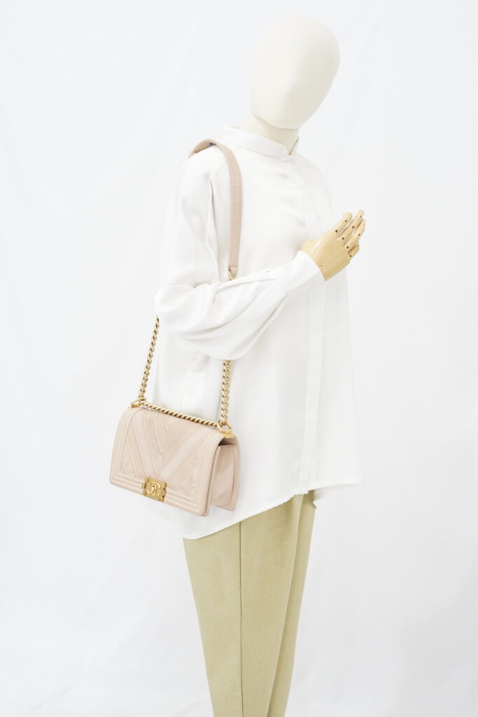 Chanel Boy Medium Chevron Beige GHW