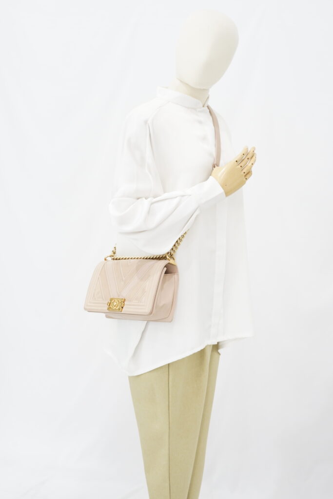 Chanel Boy Medium Chevron Beige GHW