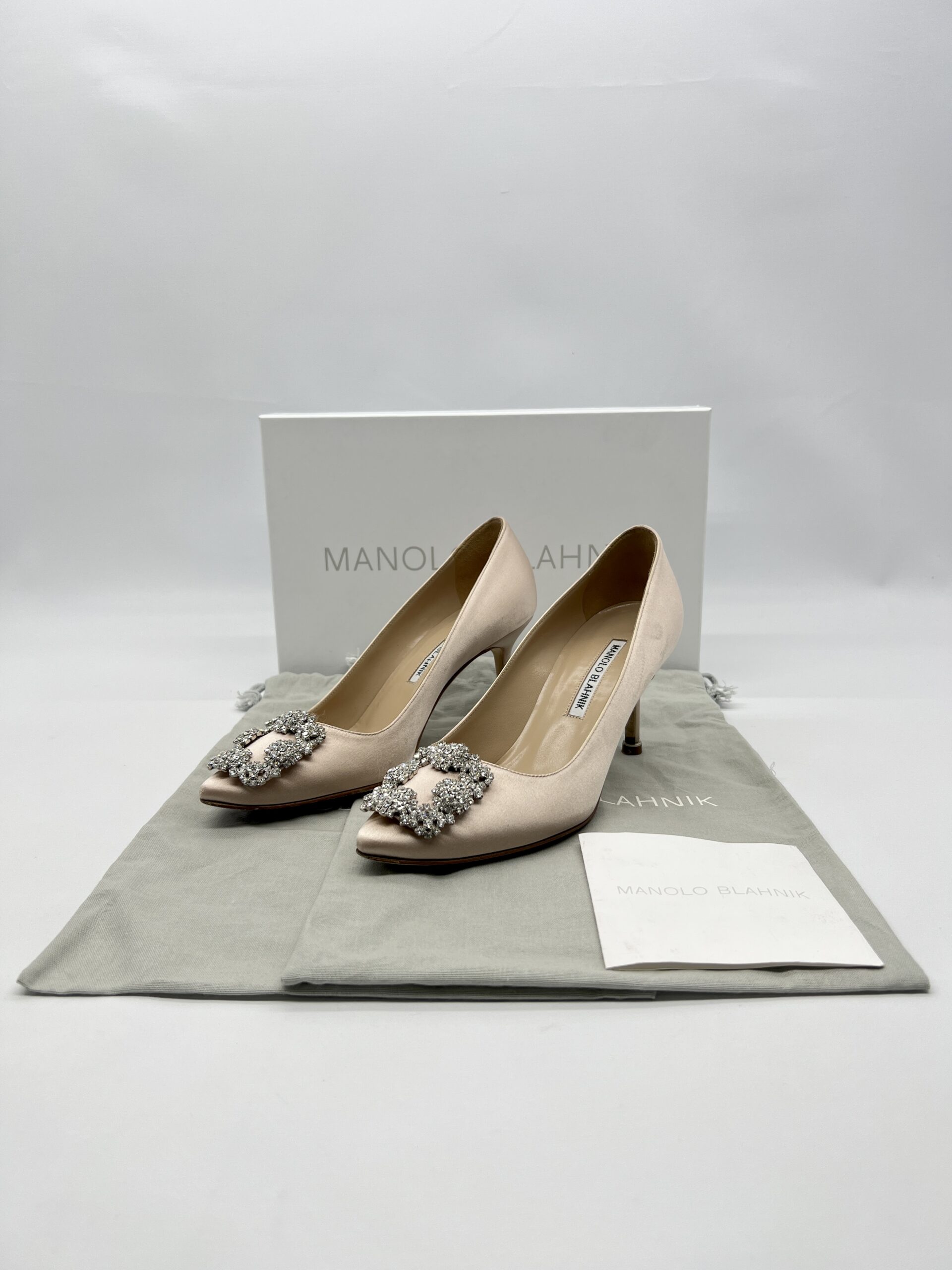 Monolo Blahnik Hangisi Satin Nude