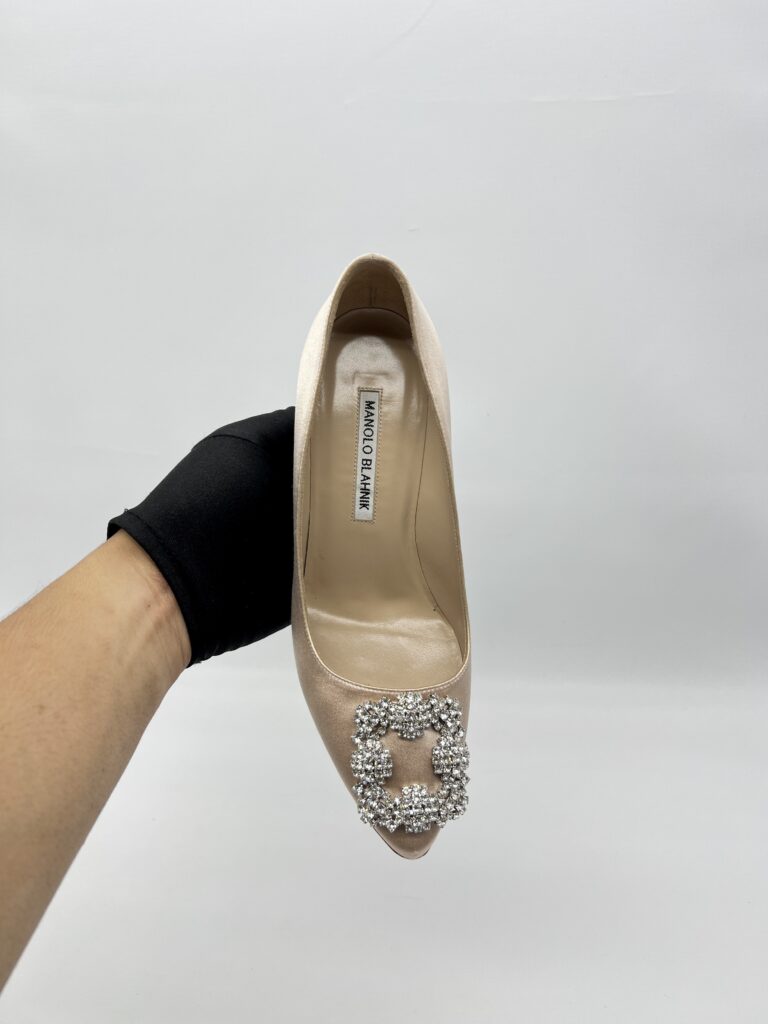 Monolo Blahnik Hangisi Satin Nude