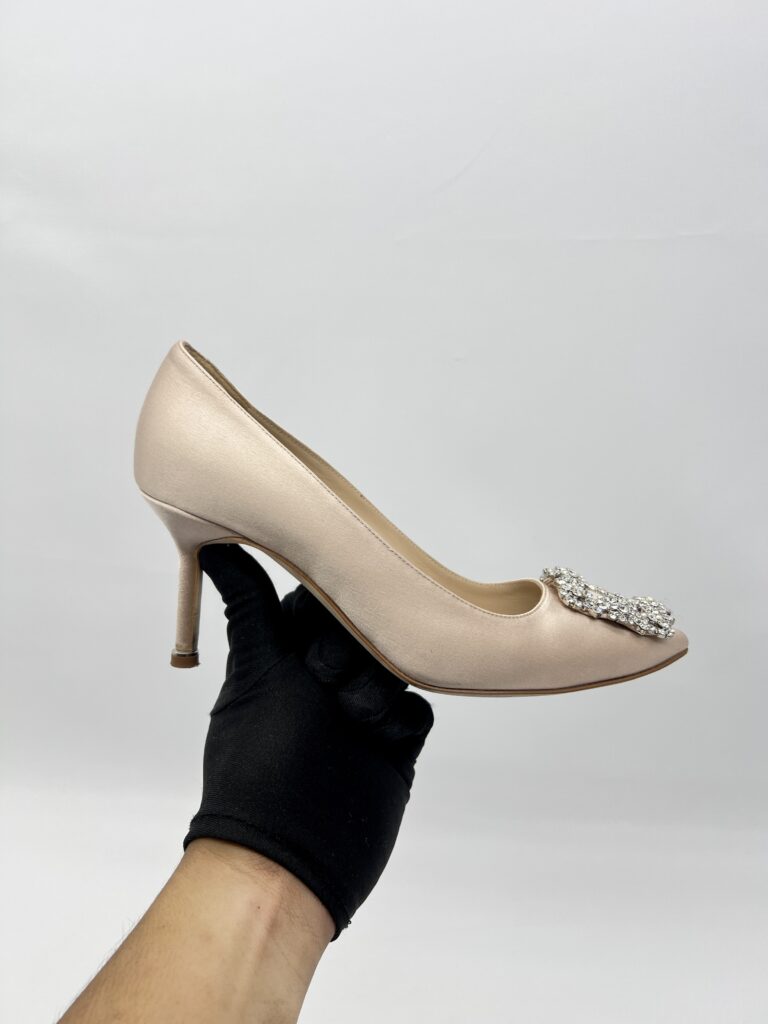 Monolo Blahnik Hangisi Satin Nude